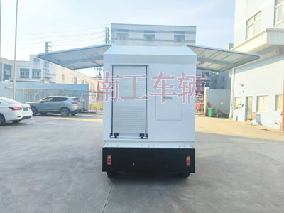 2吨电动乐竞在线注册（中国）有限公司 飞翼箱式工具拖车I.jpg