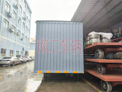 10吨箱式乐竞在线注册（中国）有限公司两侧带卷帘门4I.jpg